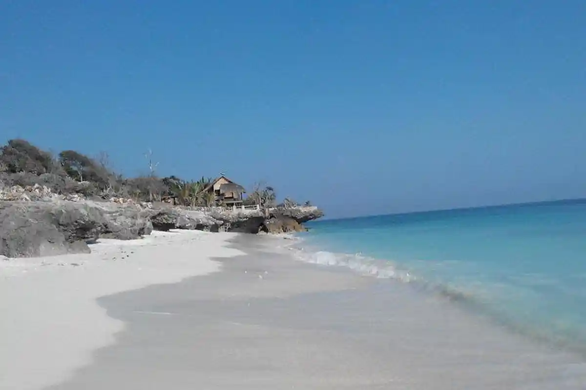 Wisata NTT, Pesona Pantai Kawan di Sumba Barat Daya, Pasir Putih dengan Air Laut yang Jernih