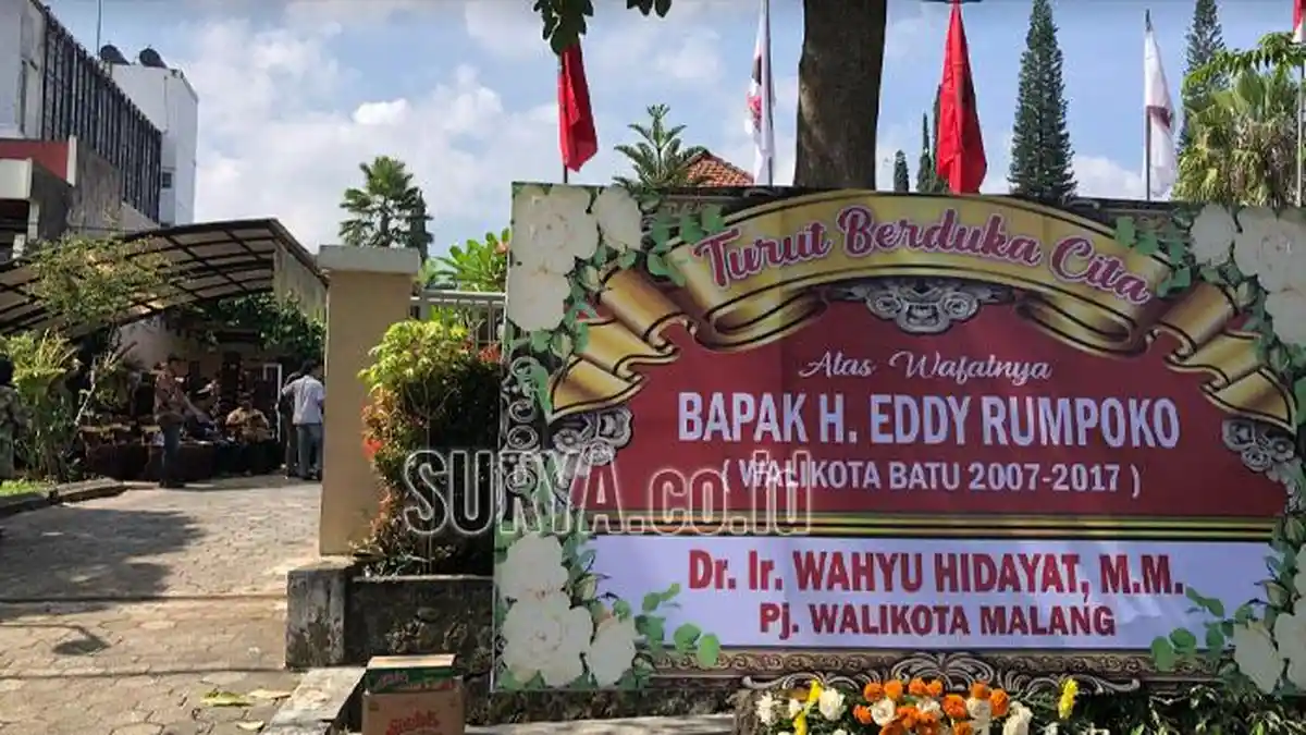 Suasana Rumah Duka Eddy Rumpoko di Kota Batu, Para Pelayat Terus Berdatangan