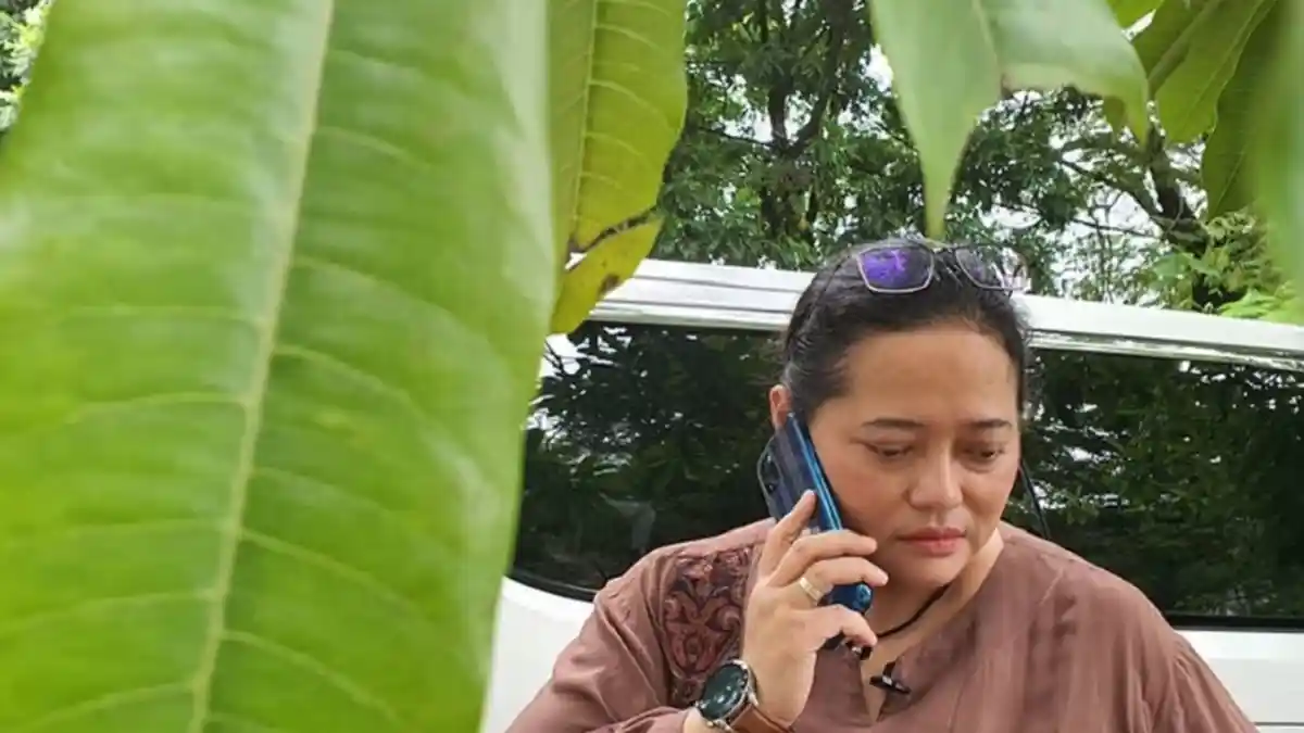 Siapa Artis Muda Diterawang Mbak You Akan Meninggal? Bapak Mamanya Artis Ayu Ting Ting Segera Nikah