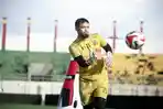 3-kiper-madura-united.jpg
