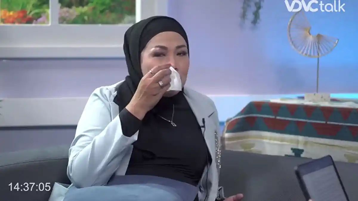 Elly Sugigi Nangis Cerai dengan Berondongnya, Mantan Suami Direbut Lelaki Lain: Aku Dilabrak Cowok