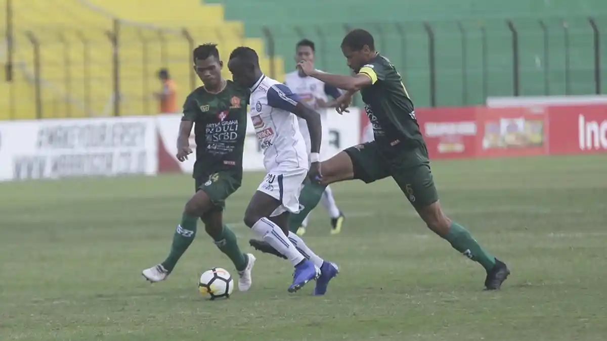 UPDATE SKOR Arema FC vs Persipura Jayapura, Comvalius Bawa Singo Edan Unggul Cepat