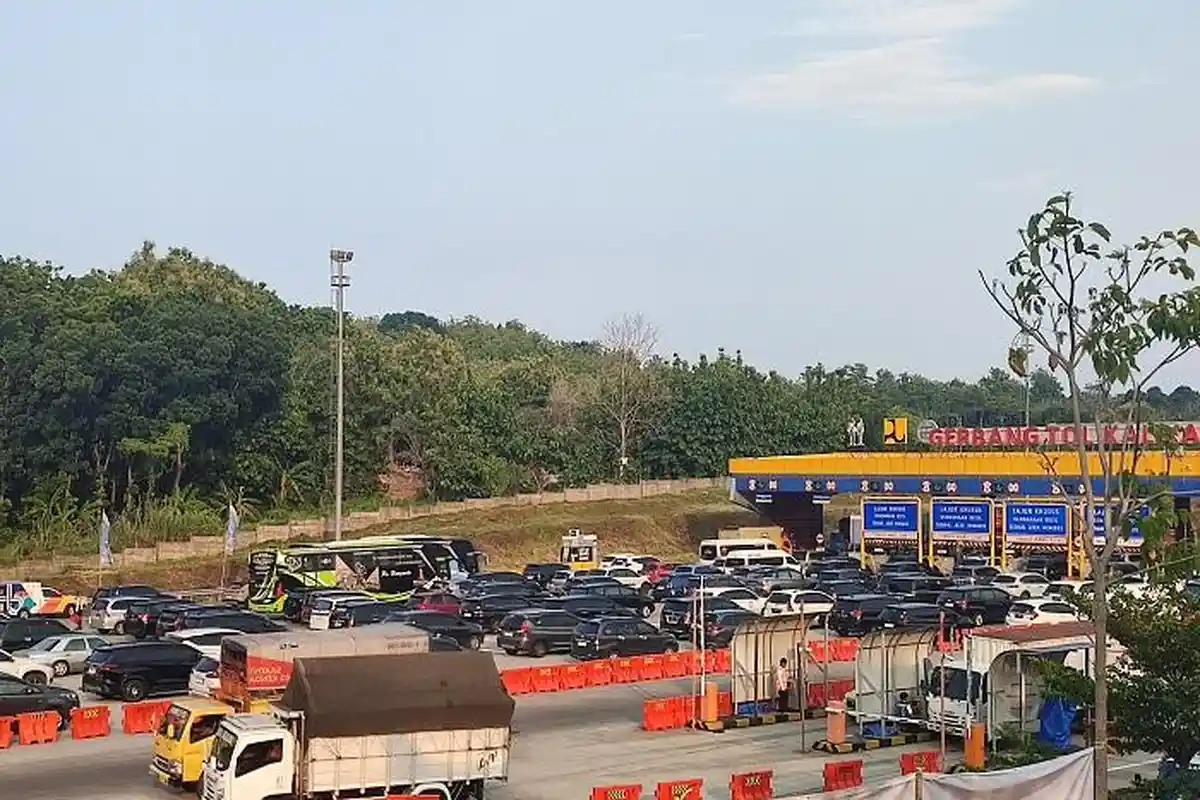 Puncak Mudik Libur Nataru, Tiap Jam Ada 2 Ribu Kendaraan Masuk
