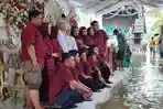 SOSOK-Sanjaya-dan-Dewi-Pasangan-Pengantin-Viral-Gara-gara-Gelar-Resepsi-Nikahan-di-Tengah-Banjir.jpg