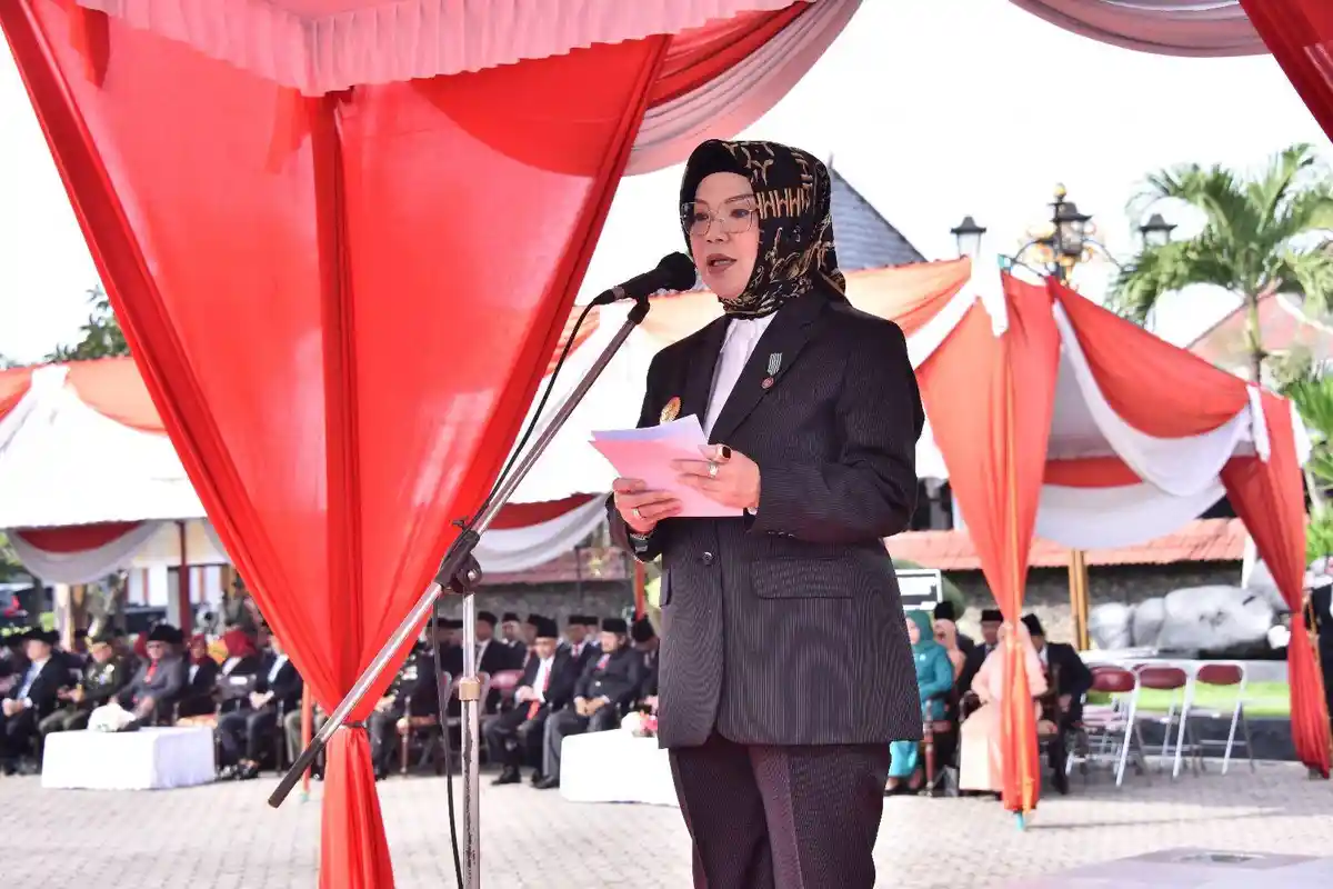 Pimpin Upacara Hari Pahlawan, Bupati Sukoharjo Nampak Wibawa Saat Bacakan Pidato dari Mensos RI