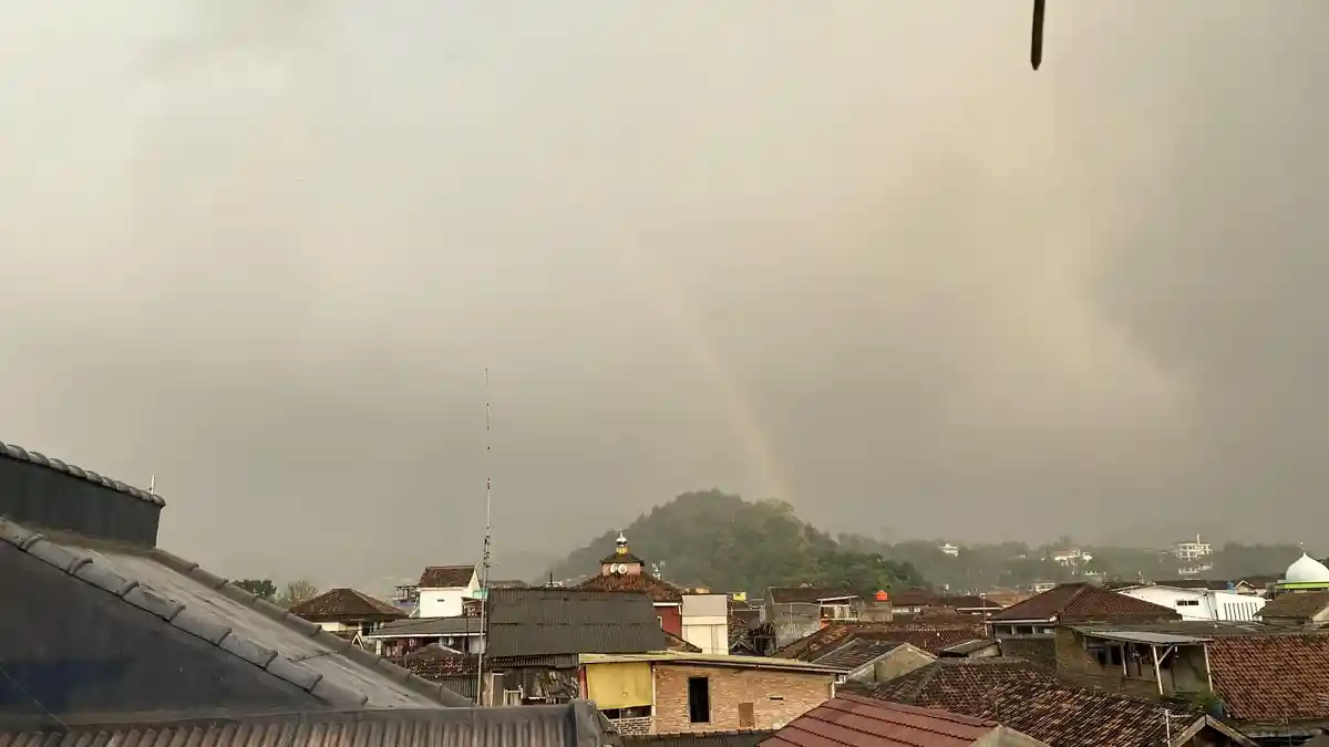 Prakiraan Cuaca Lampung Selasa 12 Mei 2026, Waspada Hujan Lebat Disertai Petir
