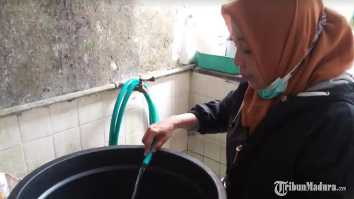 Warga Satu Kampung di Kota Malang Geger, Air PDAM yang Mengaliri Rumah Berbau Minyak