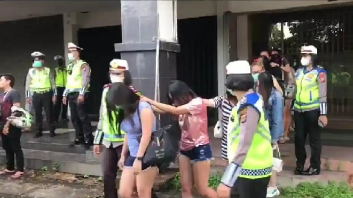 Langgar Jam Operasional, Puluhan Pengunjung dan Karyawan Atlantis Cafe Dijemput Polresta Manado 