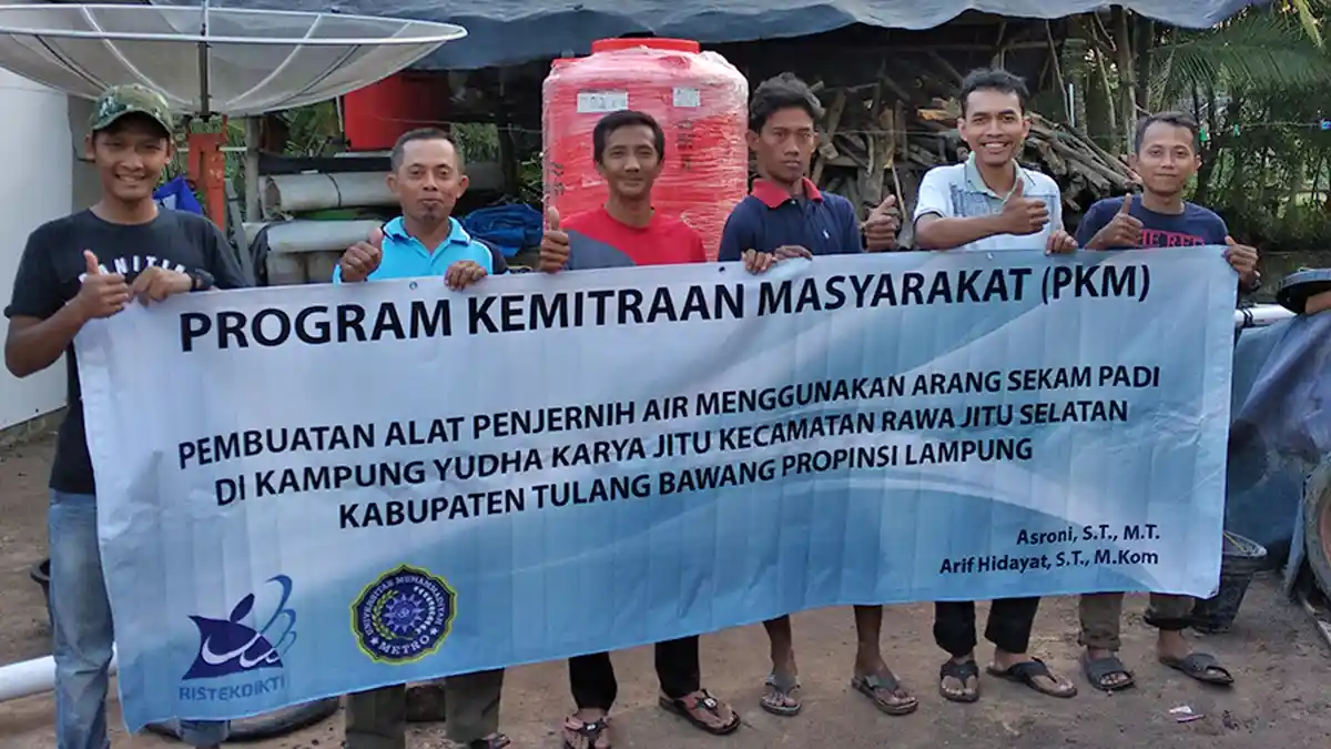 Dosen UM Metro Buat Alat Penjernih Air dengan Arang Sekam Padi