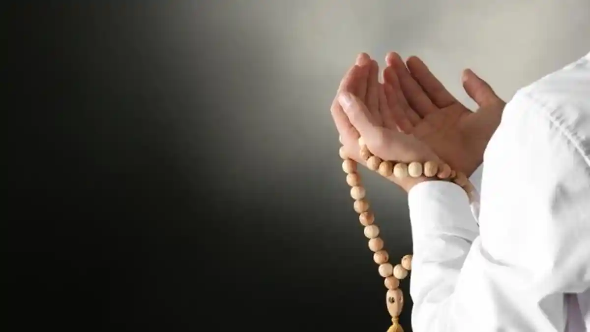 Lirik Sholawat Jibril Versi Panjang dengan Tulisan Latin dan Artinya