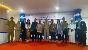 Subhan-Aksa-kiri-Danny-Pomanto-tengah-dan-Aksa-Mahmud-kanan-diskusi.jpg
