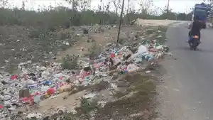 Tumpukan-sampah-kembali-terjadi-di-lokasi-yang-sama-yakni-di-pinggir-jalan-raya.jpg