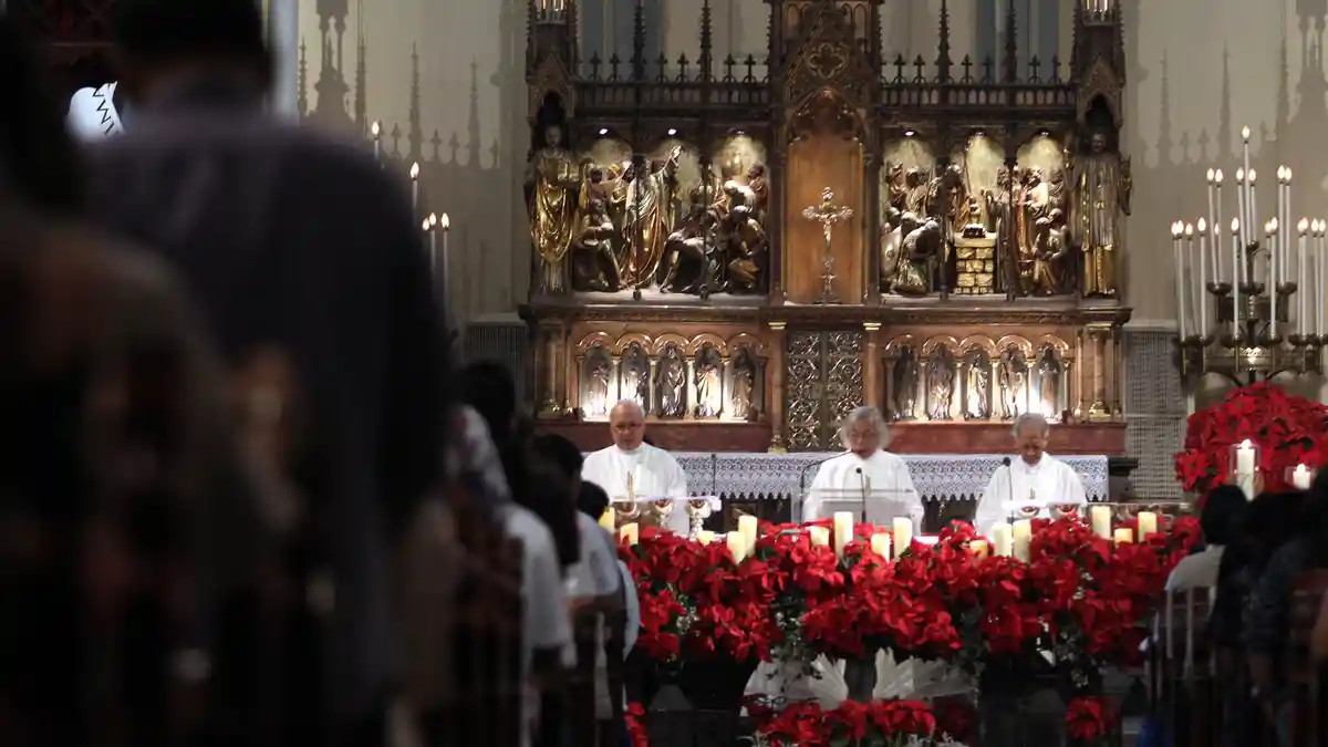 Gereja Katedral Gelar Lima Misa Natal Hari Ini