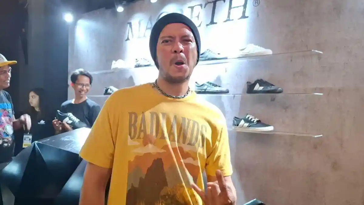 Urusan Berbusana, Eno NTRL Terinspirasi Tom DeLonge