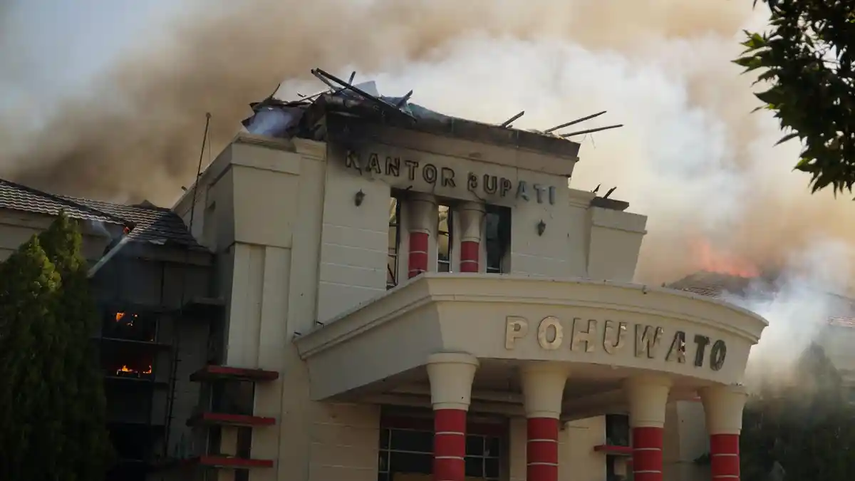 PT Merdeka Kecam Perusakan Fasilitas Perusahaan dan Pembakaran Kantor Bupati Pohuwato-Gorontalo