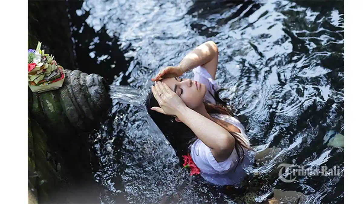 Wiki Bali - Ingin Berkunjung ke Pura Tirta Empul? Ini Informasi Dasar yang Wajib Diketahui