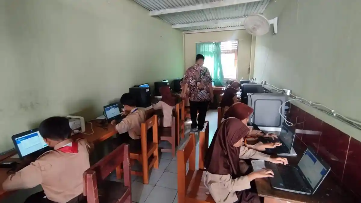 Gaji Cair setelah 4 Bulan Menanti, Guru Honorer di Bandung Langsung Bayar Utang ke Kepsek