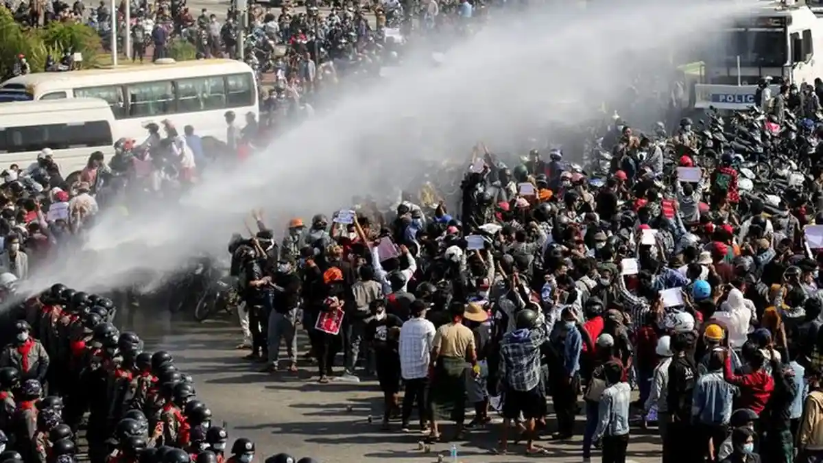 Pasukan Militer Myanmar Kocar-kacir ke Hutan Usai Ratusan Warga Desa Melawan dengan Senjata Sendiri