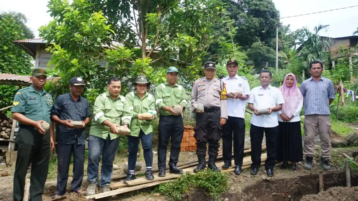 Toba Pulp Lestari Bangun MCK Warga Desa Sanggapati di Angkola Timur: Fokus Kami Lingkungan Sehat