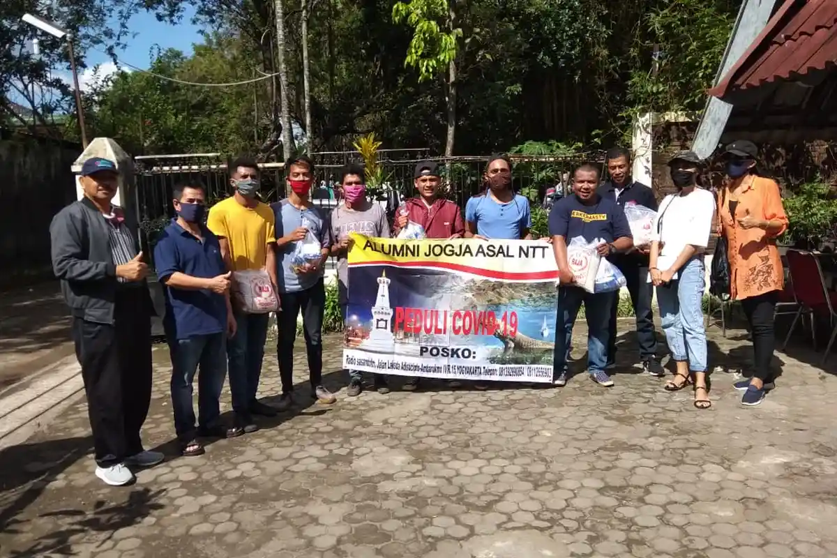 Alumni Yogyakarta Beri Donasi kepada Mahasiswa di Yogyakarta