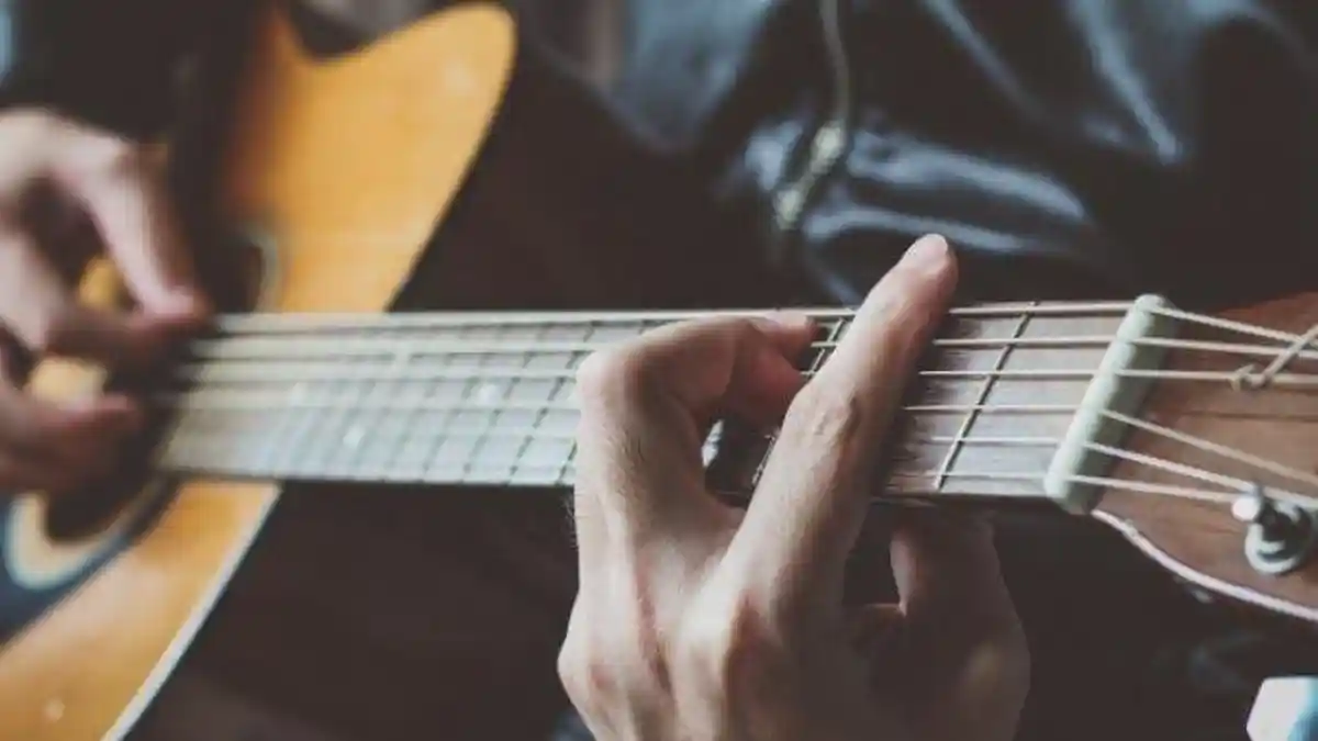Chord Kunci Gitar & Lirik Lagu Gue Ingin - Super Bejo, Gue Ingin Lu Rasakan Galau Hati Ini