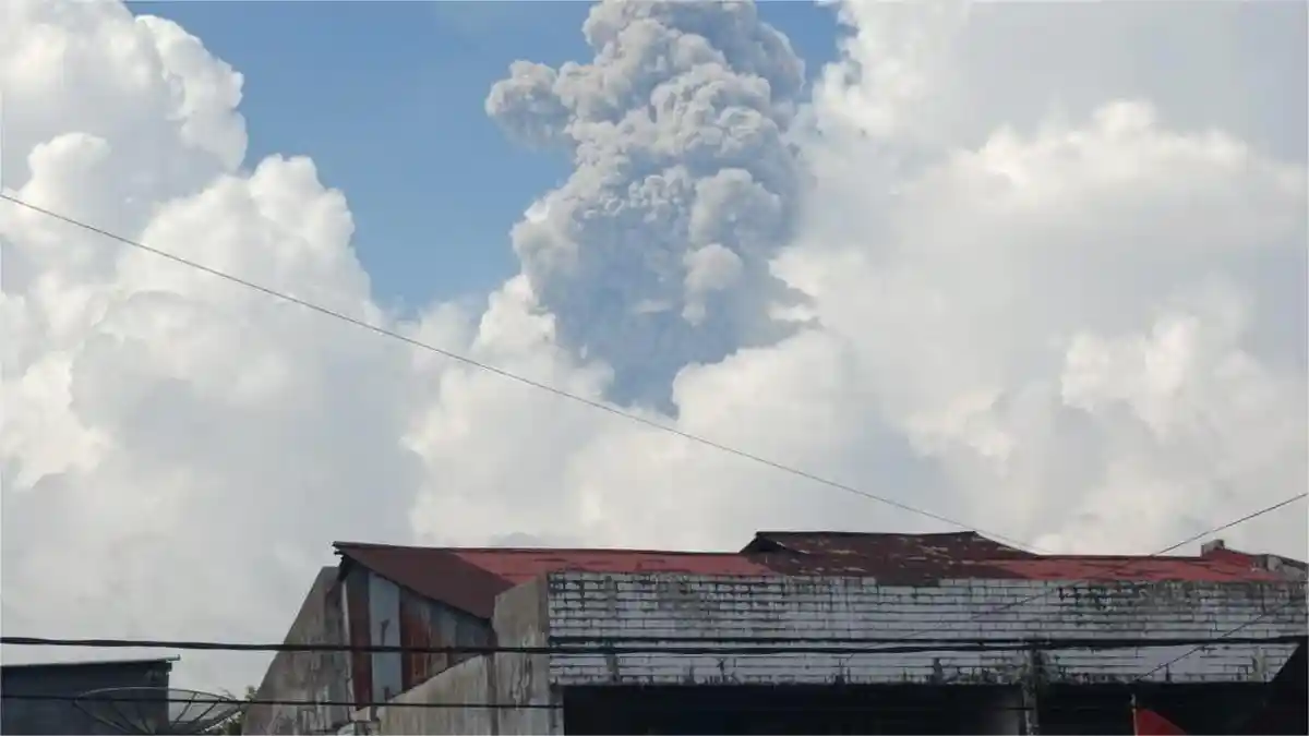 Gunung Marapi Sumbar Kembali Erupsi Hari Ini, 2 Kali Letusan Terjadi dari Pagi hingga Sore