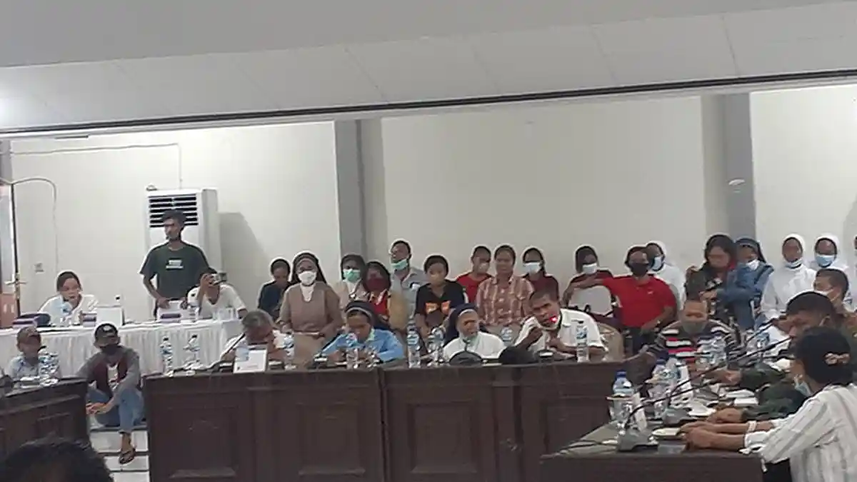 Desakan Kasus TPPO Berlanjut, Massa Datangi DPRD dan Kantor Bupati Sikka 