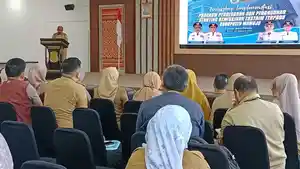 Sekda-Kabupaten-Mamuju-Suaib-saat-membuka-Workshop-Pencegahan-dan-Penanganan-Stunting.jpg