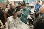 Jalan-jalan ke Kota Lama Surabaya, Menparekraf Sandiaga Uno Cukur Rambut di Shin Hua Barbershop