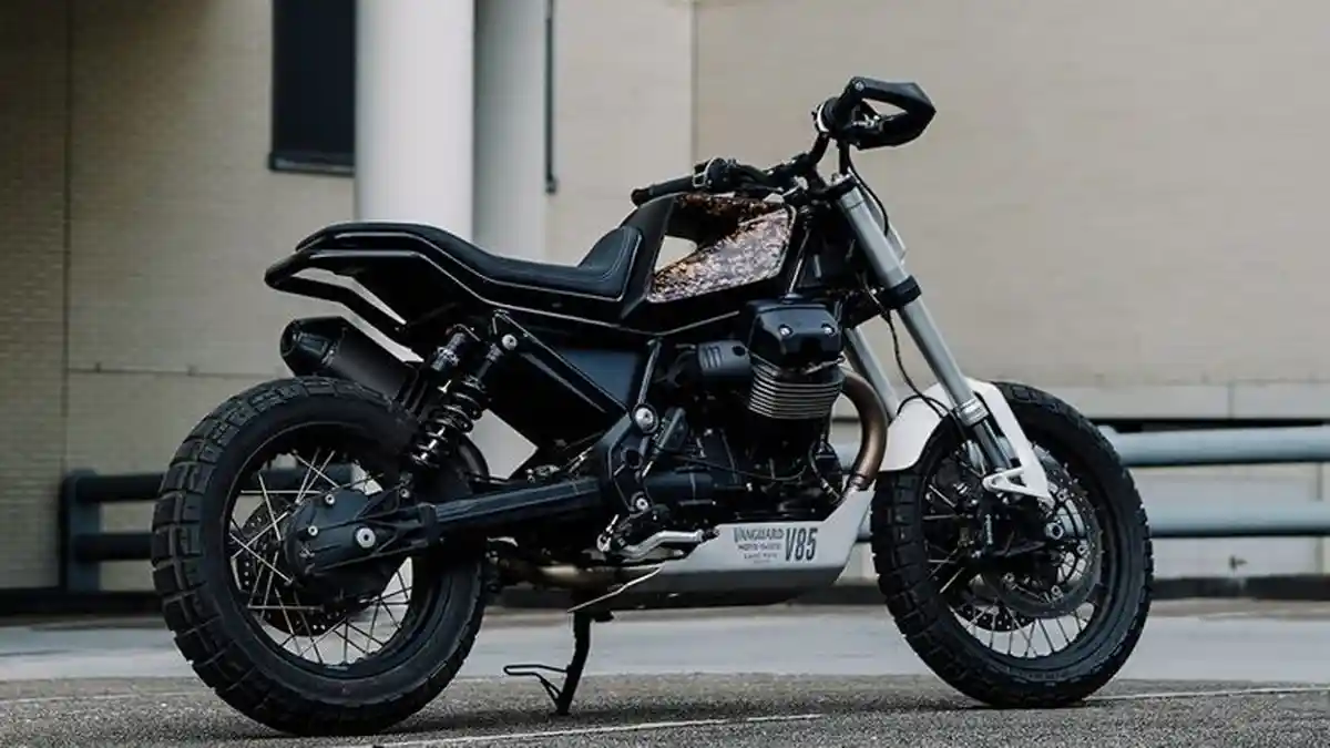 Motor Gede Guzzi V85 TT Dari Adventure Menjadi Tracker dari Builder Belanda