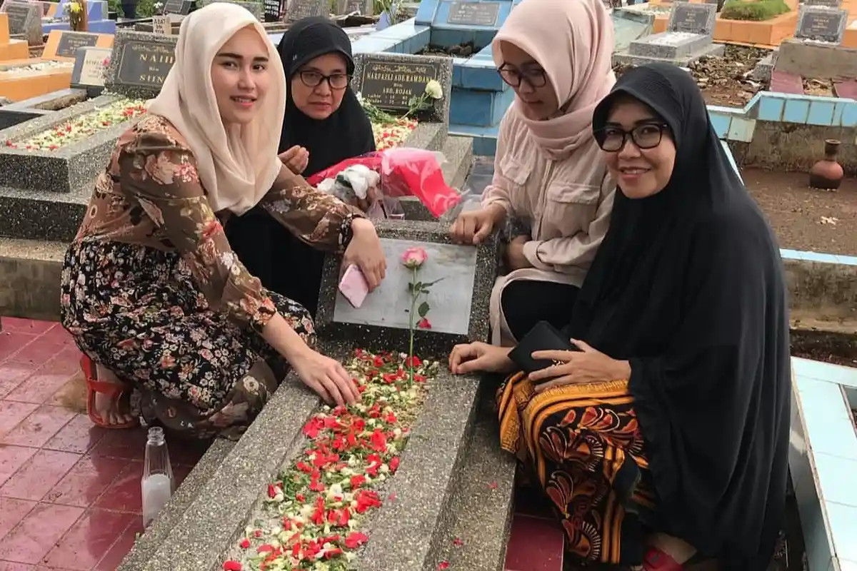 Banyak Orang Ziarah Makam Jelang Ramadhan 1440 H, Ini Adab dan Doa Ziarah Kubur Serta Hikmahnya