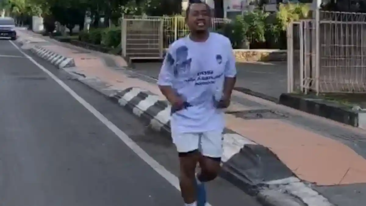 Kisah Nurhadi Lari dari Kendal ke Semarang Demi Hadiri Wisuda S2 UPGRIS