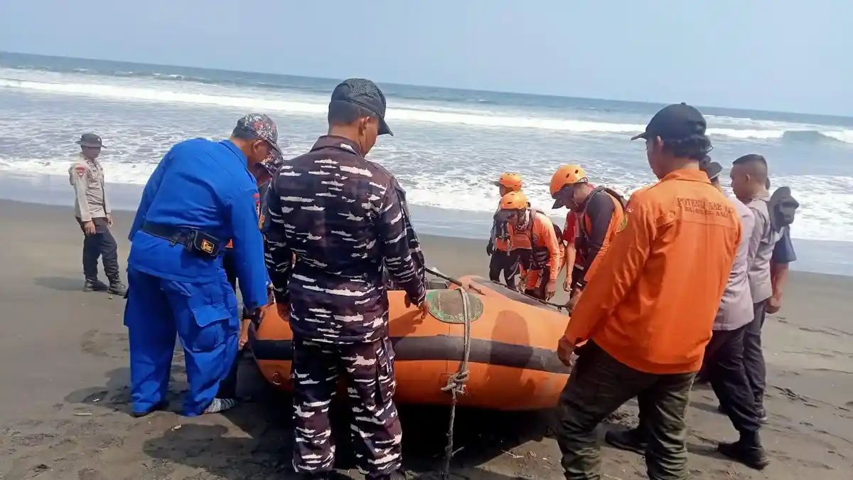 Hari Kedua Pencarian WNA Polandia Hilang di Pantai Tembles Jembrana ...