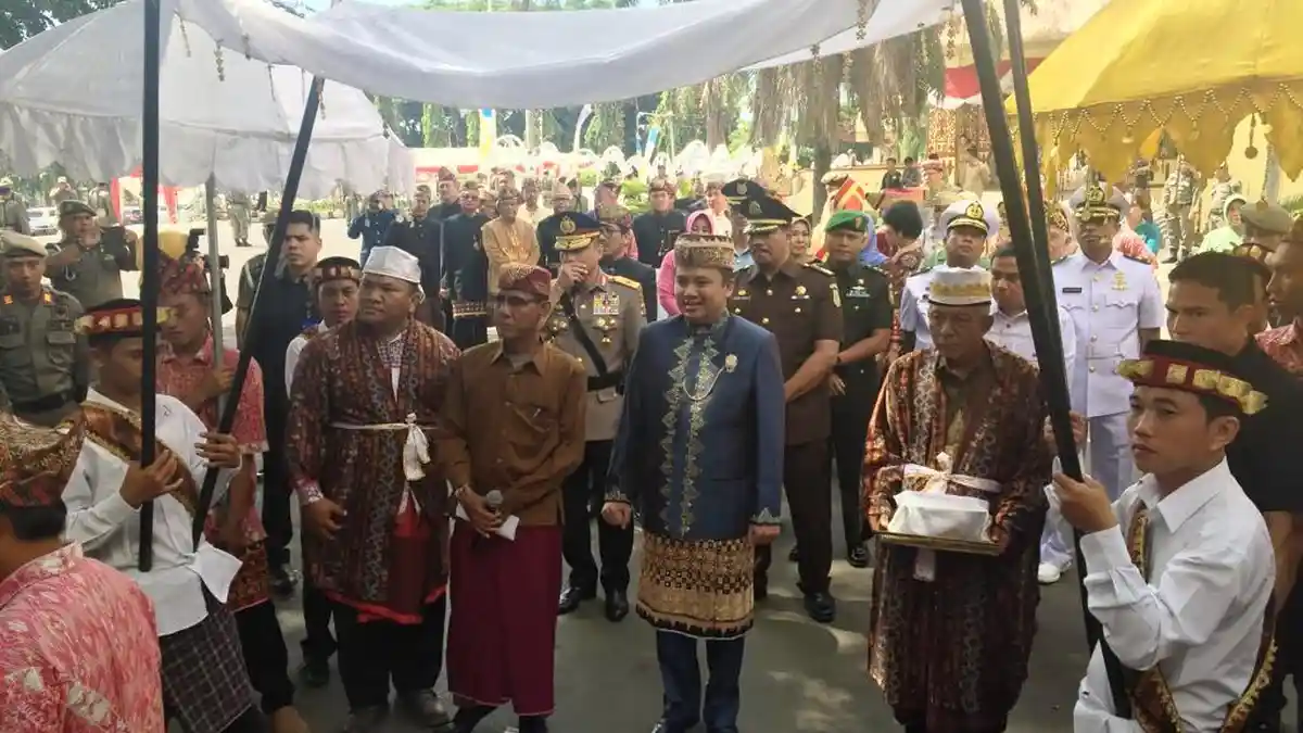 Upacara Adat Kanjauan Agung, Gubernur Lampung Ridho Diarak ke Gedung DPRD