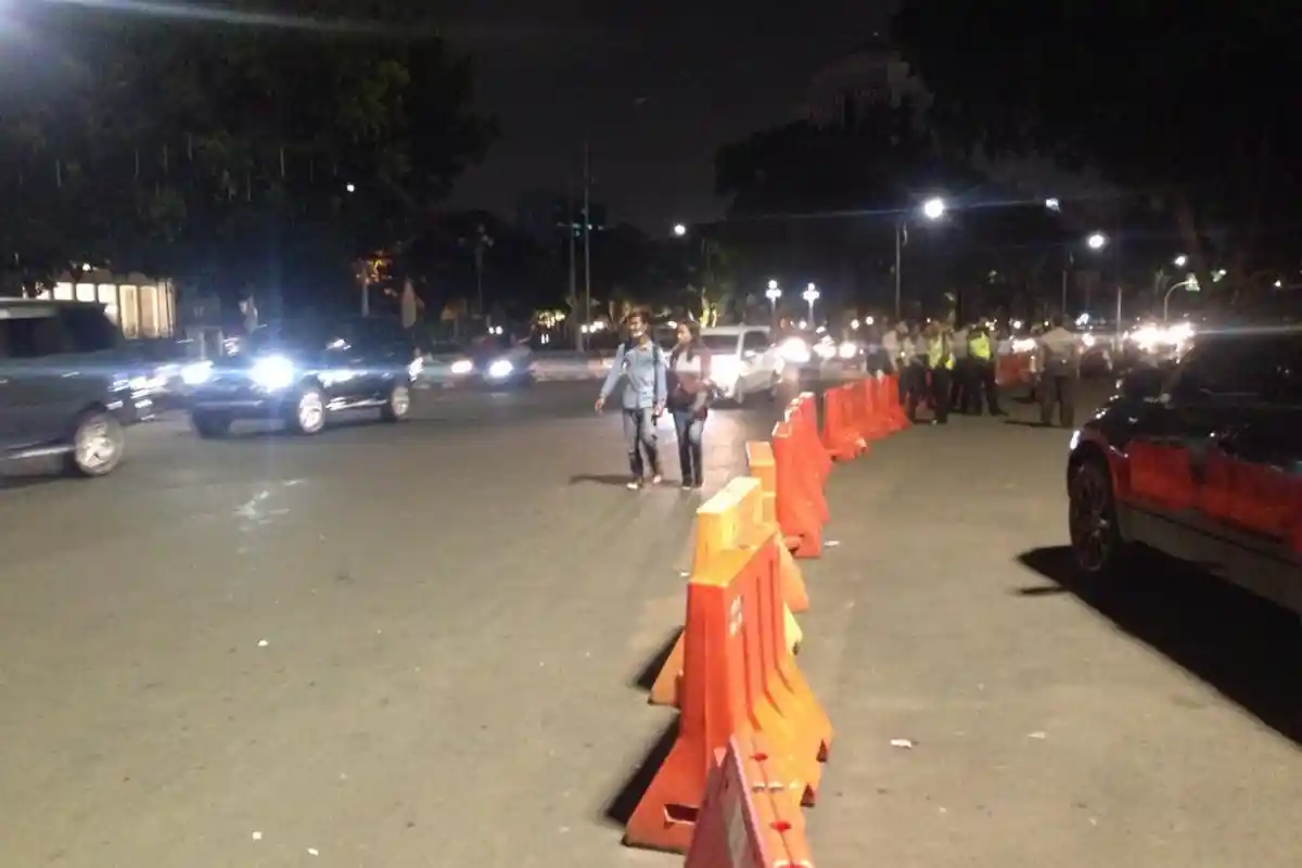 Jelang Reuni Akbar 212, Massa Mulai Berdatangan ke Monas