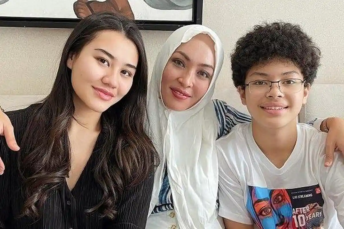 Keanu Tulis Pesan Haru untuk Mendiang Adjie Massaid, Begini Tanggapan Zahwa Massaid