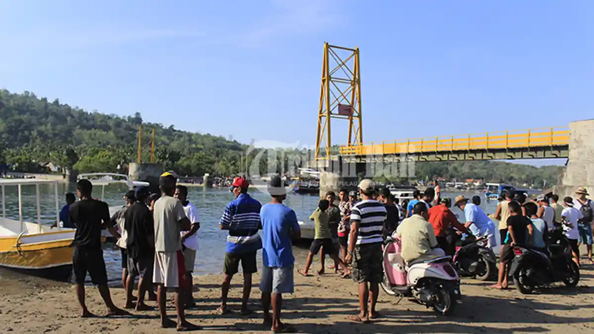 Sling Baja Karatan Diamankan Diduga Menjadi Penyebab Putusnya Jembatan Cinta