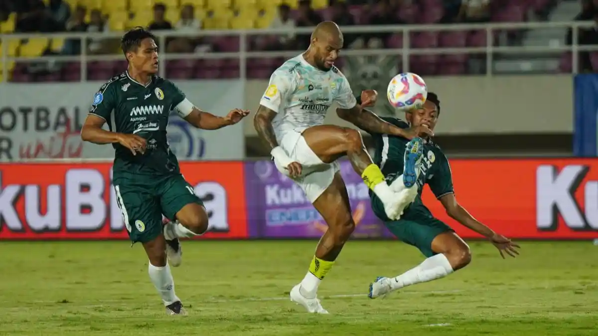 Sukses Buat PSS Kena Comeback, Persib Disorot, 1 Eksperimen Bojan Hodak Buat Bobotoh Jadi Kepincut