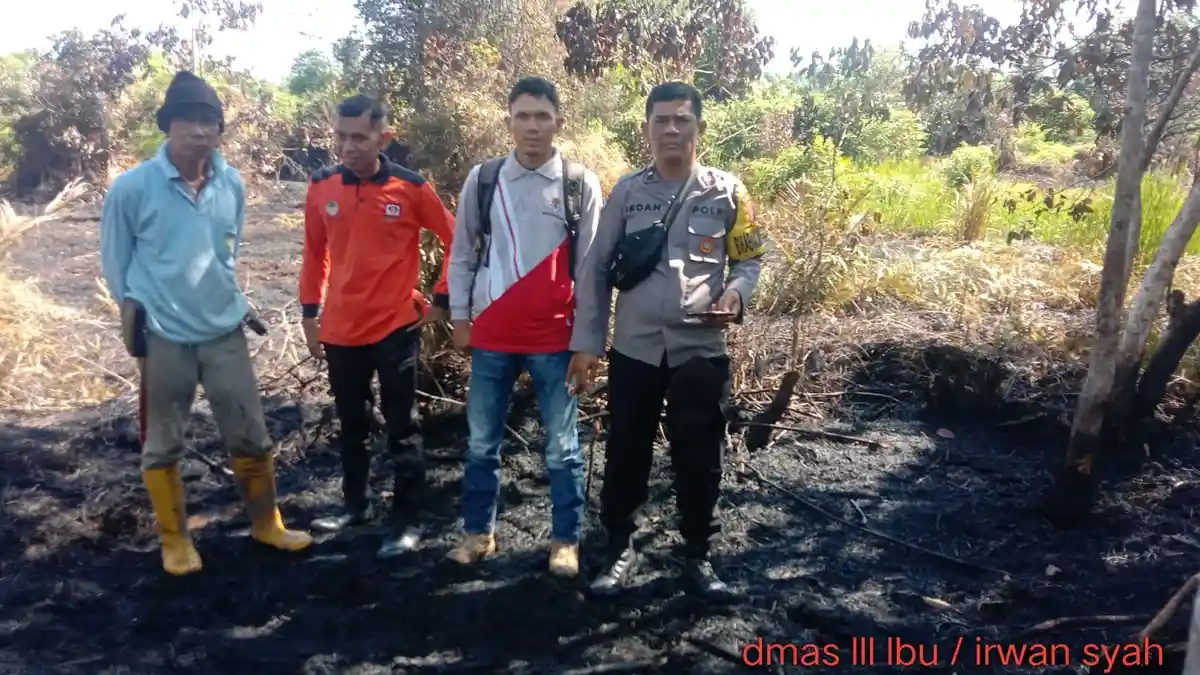 Cegah Api, Bhabinkamtibmas Polsek Barumun Cek Lokasi Hotspot Desa Hurisatak 