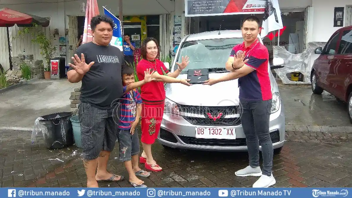 Pedagang Ikan Mangael di Pasar Ekstrem Tomohon Menangi Undian Berhadiah Mobil dari Wuling