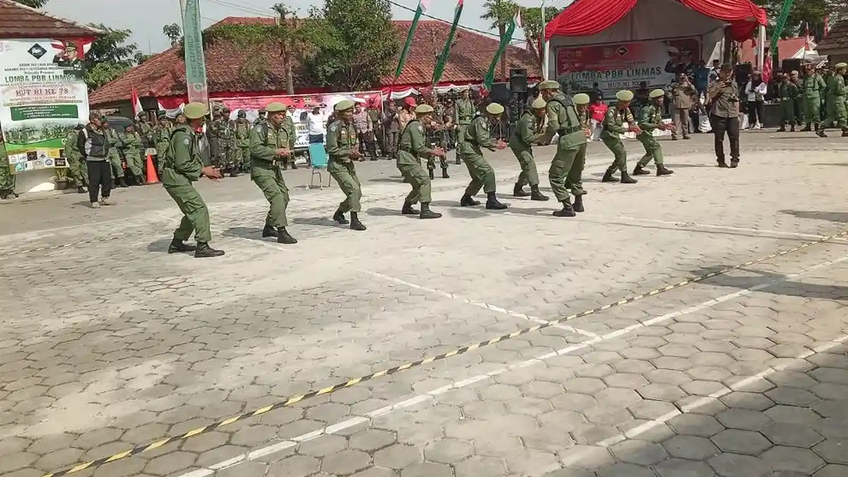Sambut HUT ke-78 RI, Linmas di Puncak Bogor Lomba Pasukan Baris Berbaris