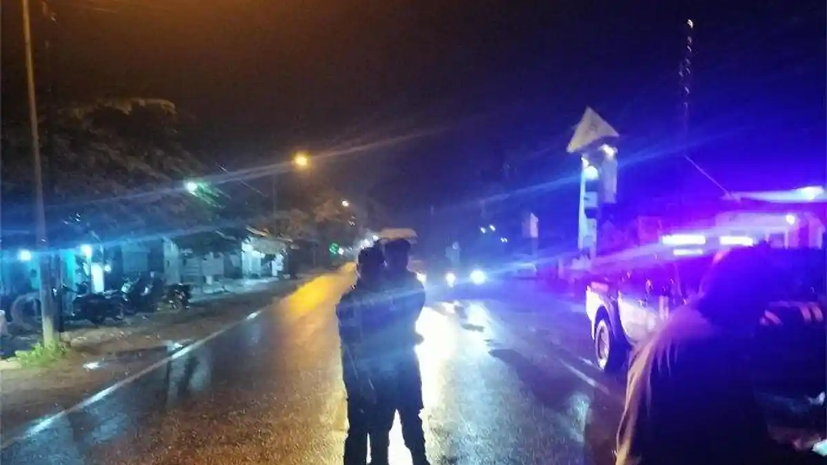 Dump Truk Tabrak Pengendara Scoopy saat Nyalip, Korban Tewas di Lokasi