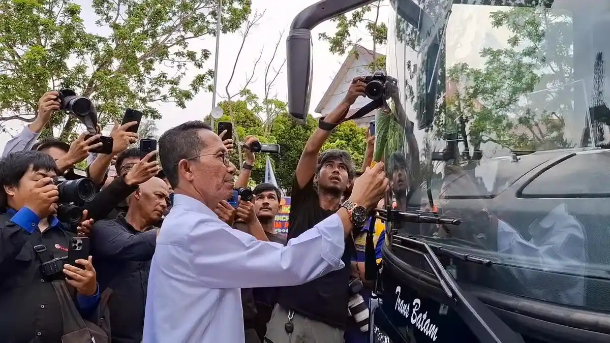 Walikota Amsakar Launching 13 Bus Baru Trans Batam, Diharap Kurangi Kemacetan