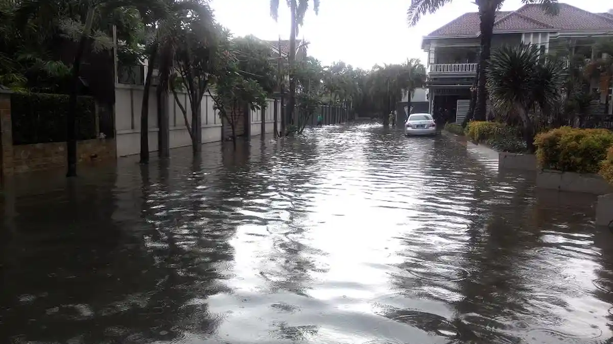 Pemukiman Bumi Bintaro Permai Hingga Minggu Sore Masih Terendam Banjir