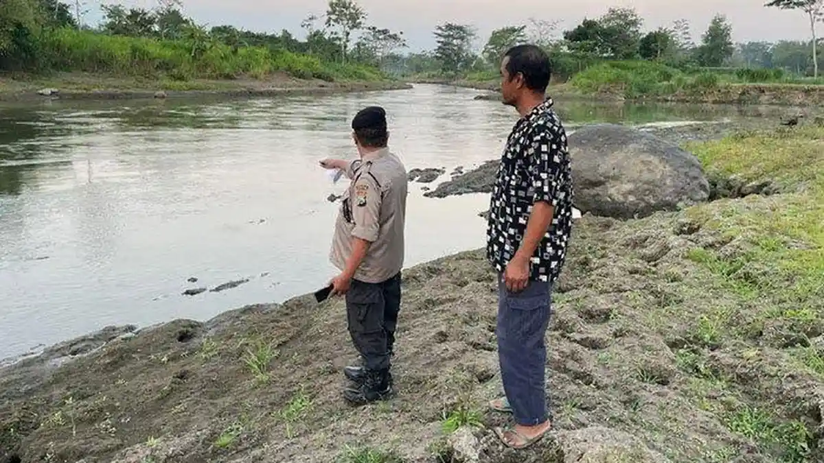 BREAKING NEWS Bocah 12 Tahun Hilang Terbawa Arus Sungai Brantas, Bermula Cari Ikan Bersama Teman