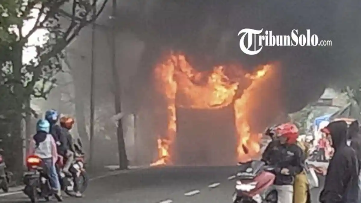 Kronologi Bus Wisata Kendal Terbakar di Cepogo : Horor Mulai Saat Bau Kampas Kompling Tercium