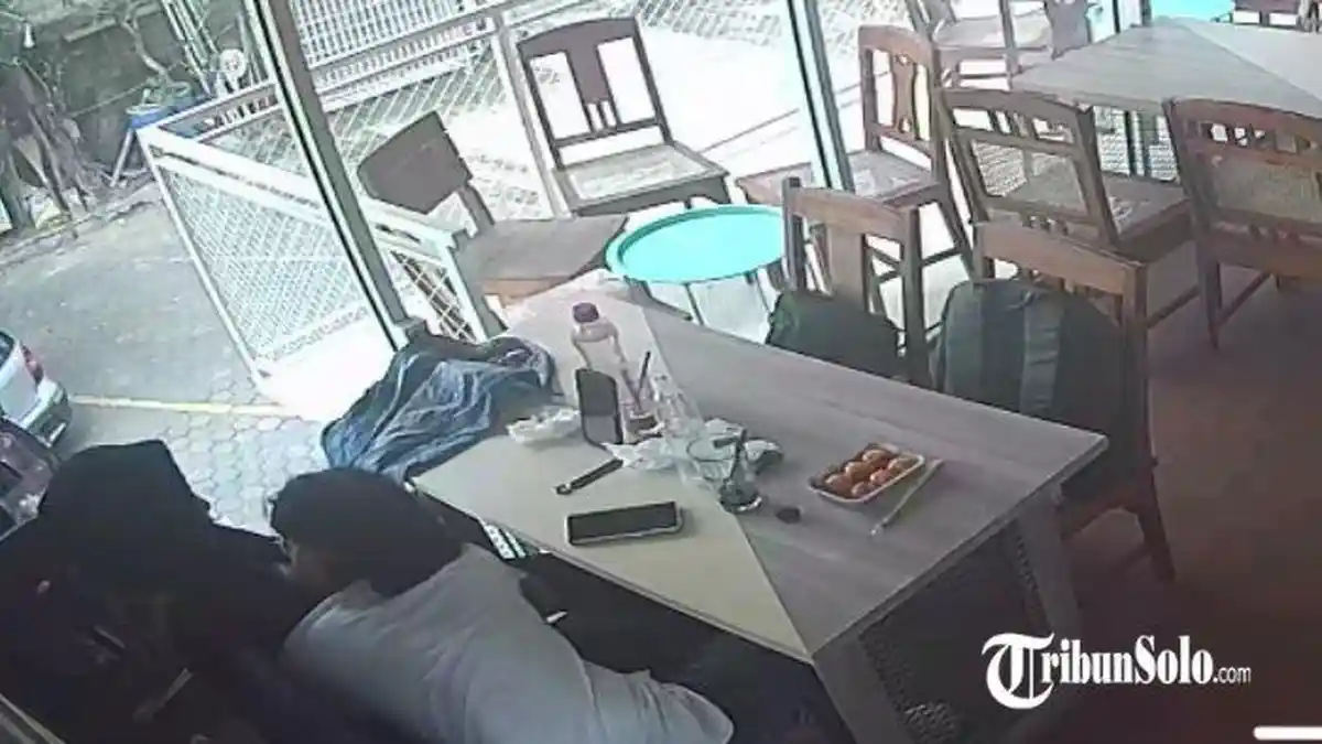 Kesaksian Pemilik Outlet Dimsum Solo soal Remaja Mesum: Sempat Putar Kamera CCTV