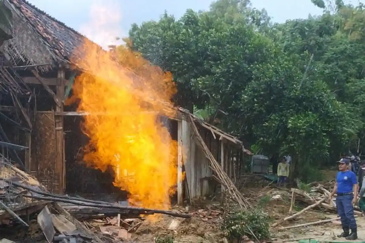 Semburan Api dari Sumur Bor di Sampang Makan Korban, Warga Alami Luka Bakar, Bangunan Hangus