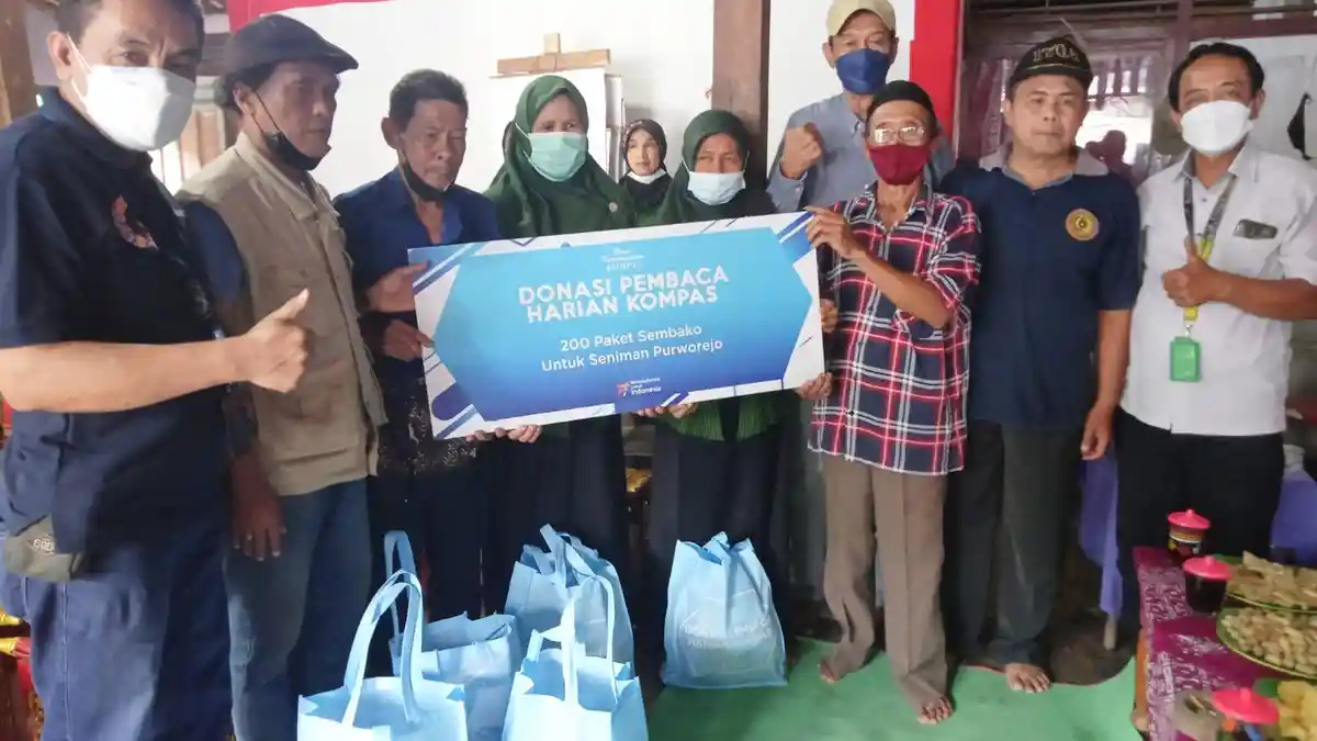 Donasi dari Pembaca Kompas Bantu Pelaku Seni Purworejo di Tengah Masa Pandemi  