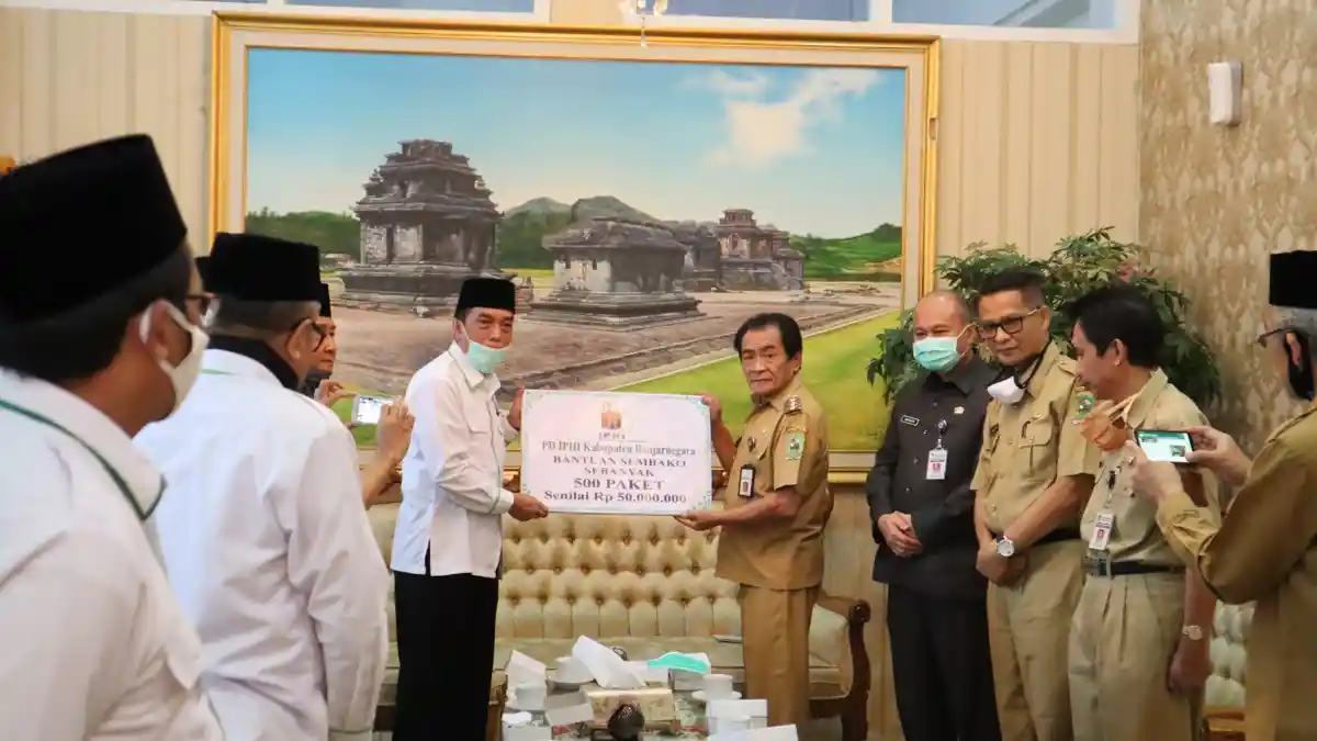 Baznas dan IPHI Banjarnegara Bantu Warga Terdampak Pandemi Virus Corona